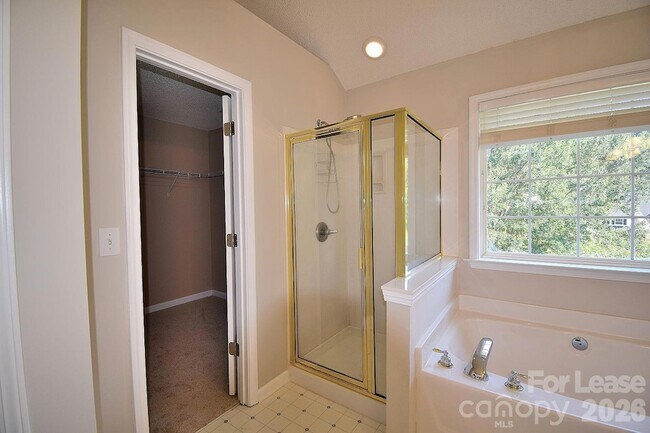 Building Photo - 2941 Glen Summit Dr