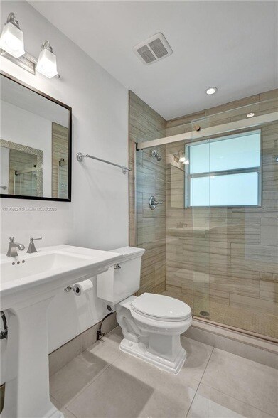 Building Photo - 3100 NE 56th Ct