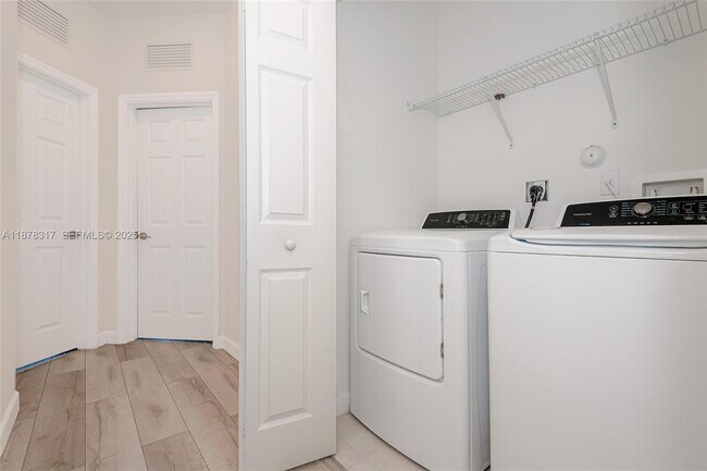 Building Photo - 152 SW 185th Way