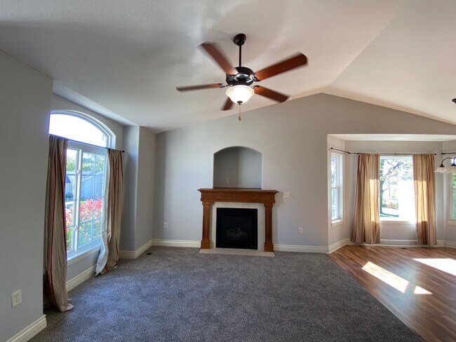 Building Photo - MINUTES FROM FT. RILEY! TWO CAR GARAGE!