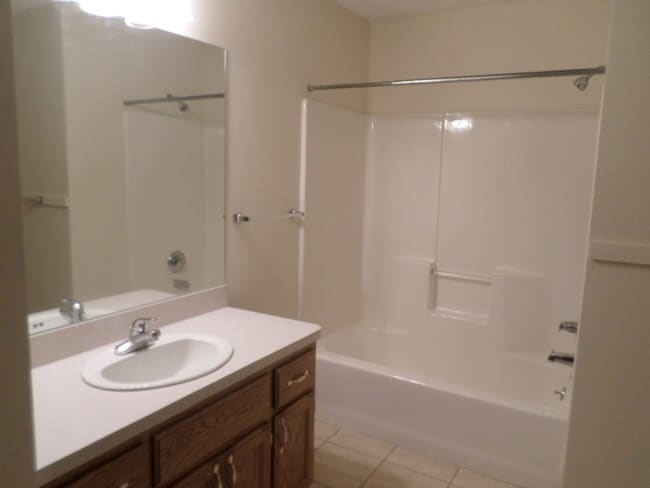 Building Photo - 928-928 Osage St