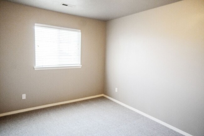 Building Photo - Beautiful Single Family Home Located on Th...