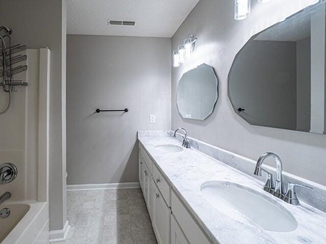 Building Photo - 655 Torrey Pines Dr