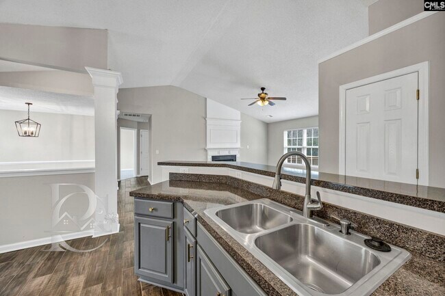 Building Photo - 520 Menauhant Ct