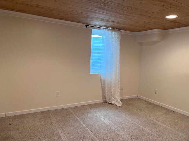 Building Photo - East Grand Rapids schools! 4 Bedroom Home