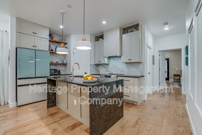 Building Photo - 211 Gibson