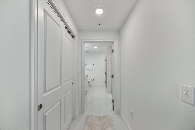 Building Photo - 605 Kemp St