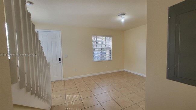 Building Photo - 3223 SE 4th Ct