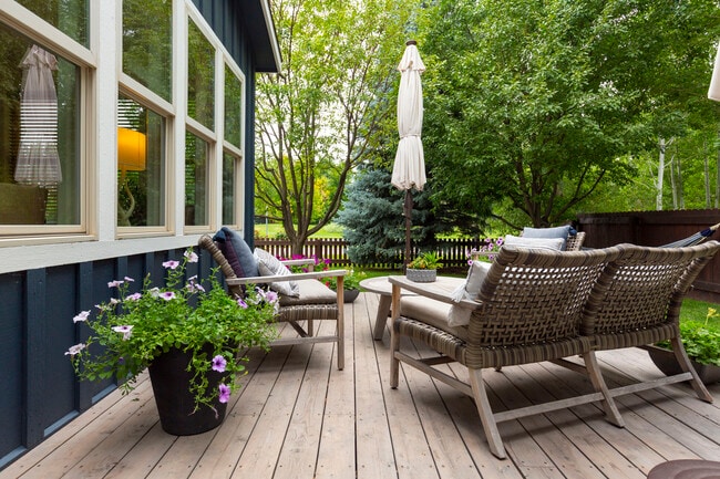 Building Photo - 405 Meadow Ct