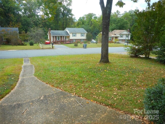 Building Photo - 8917 Nottoway Dr