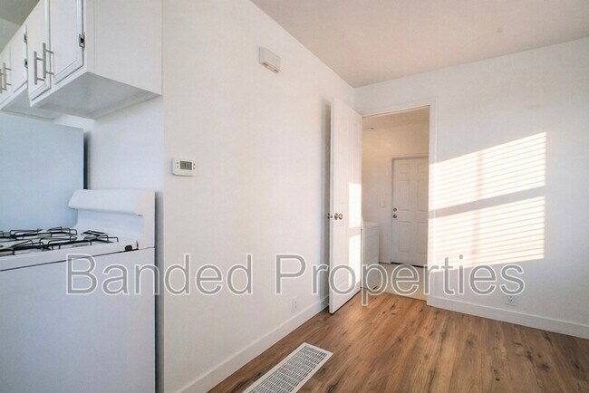 Building Photo - 376 W 700 N