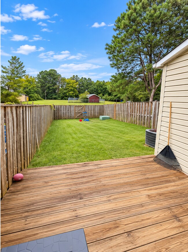 Building Photo - 45759 Church Dr