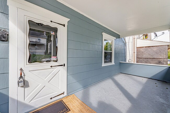 Building Photo - Beautiful 3 bedroom home in Aliquippa available August 1!