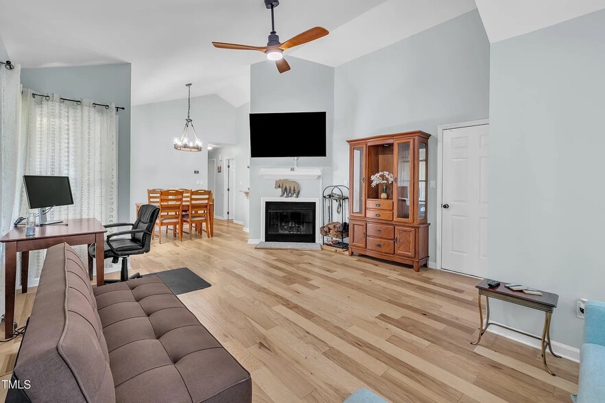 Building Photo - Room in House on Tall Rock Ct