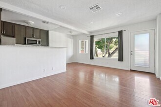 Building Photo - 6612 De Longpre Ave