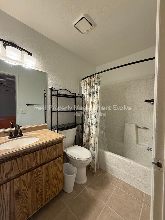 Building Photo - 502 W Yukon Dr