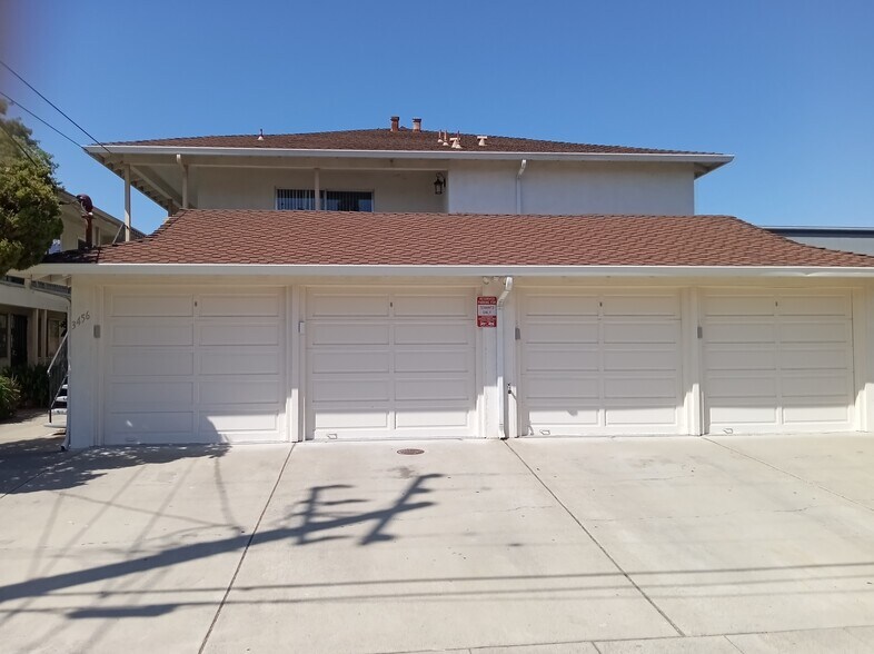 Private garage & Patio - 3456 Redwood Ct