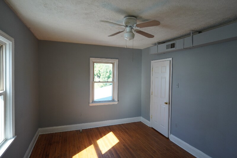 Building Photo - 3033 Hamilton Ave