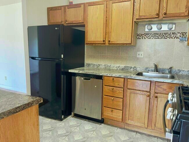 Building Photo - 3200 Bayside Dr