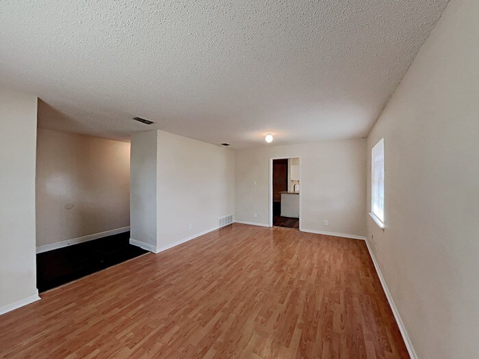 Building Photo - 818 Rea Ave