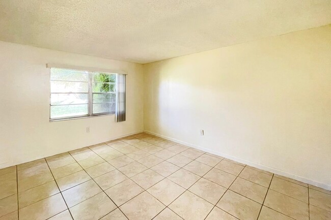 Building Photo - 4354 NW 9th Ave