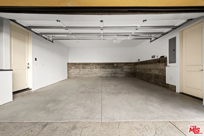 Building Photo - 816 S Catalina Ave