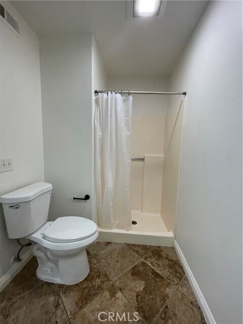 Building Photo - 41572 Willow Run Rd