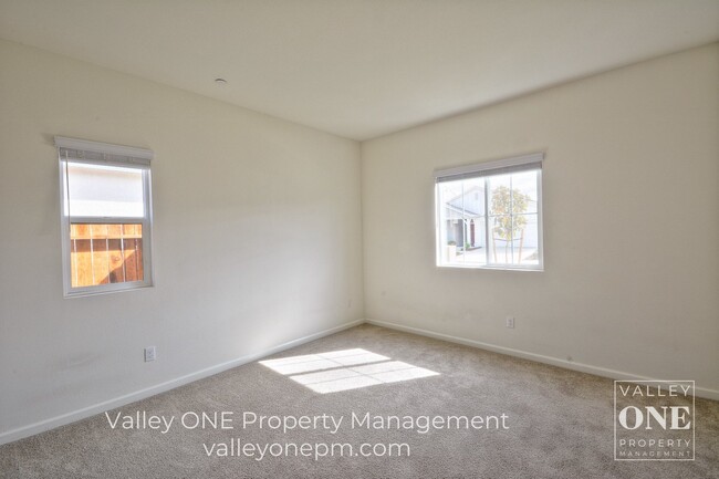 Building Photo - 933 Tipton Ln