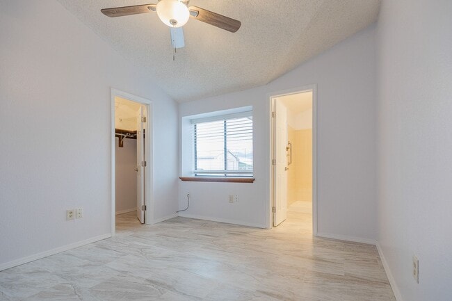 Building Photo - Comfortable 2 Bed 2 Bath - Pet Friendly & New Amenities!