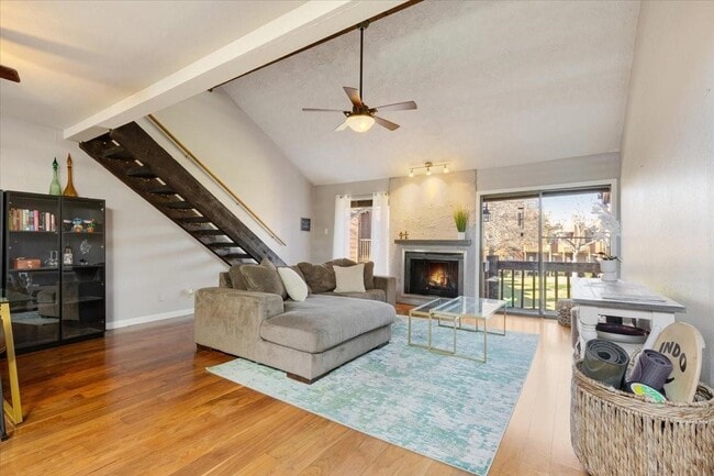 Building Photo - 727 Davis Rd