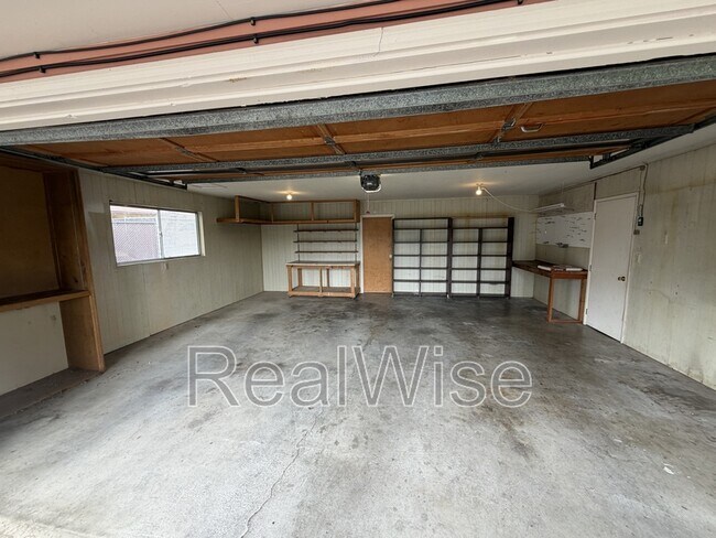 Building Photo - 710 NW Midland Ave