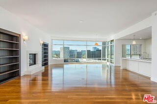 Building Photo - 1 W Century Dr