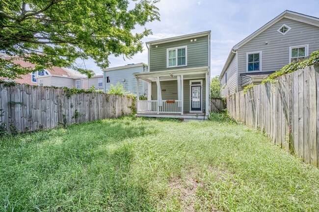 Building Photo - Spacious Home Move In Ready Downtown RVA