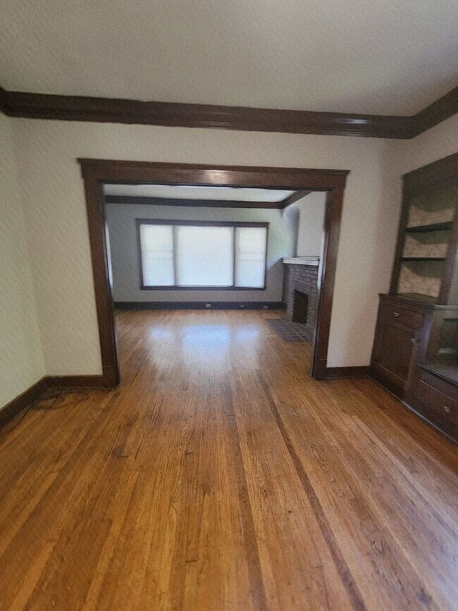 Building Photo - 126th,E.2681