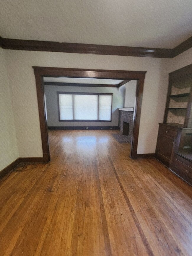 Building Photo - 3 BEDROOM 2ND FLOOR FOR RENT - MOVE IN READY!
