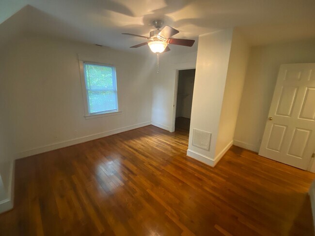 Building Photo - Perfect Floorplan! Walltown Duplex with All Appliances and Fenced Yd