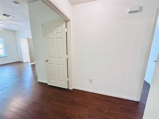 Building Photo - 1800 Tolstoy Cir