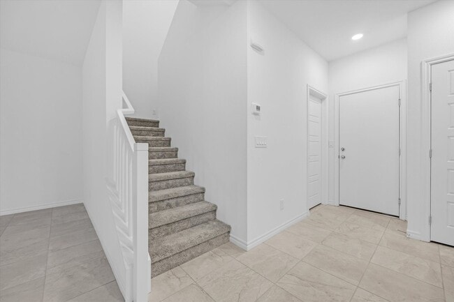 Building Photo - Iron Mountain Townhome with attached garage