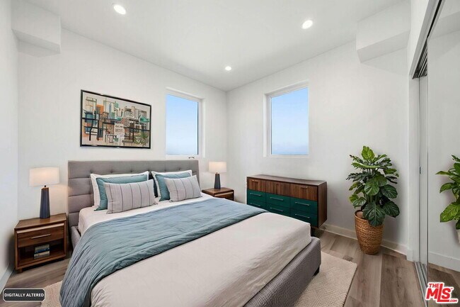 Building Photo - 667 N Wilton Pl