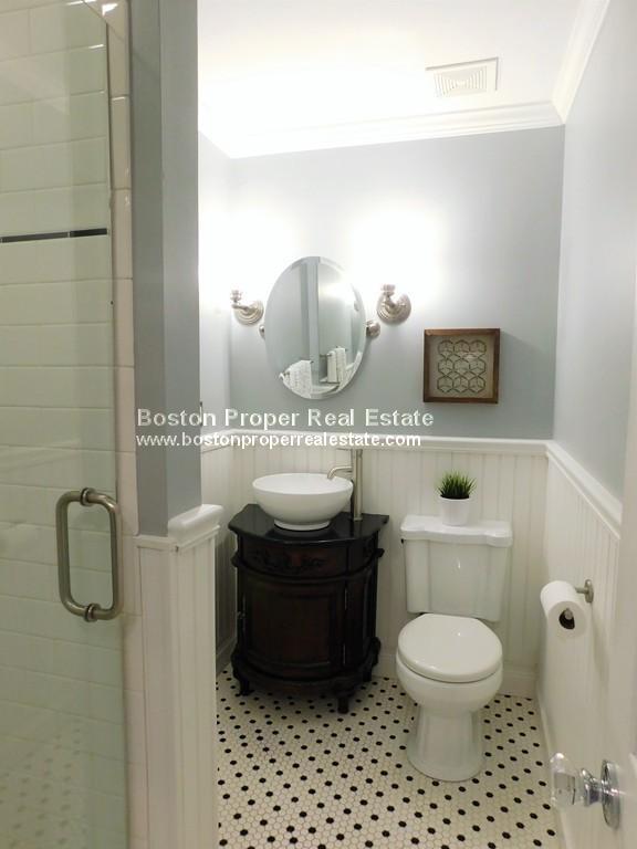 Building Photo - 416 Marlborough St