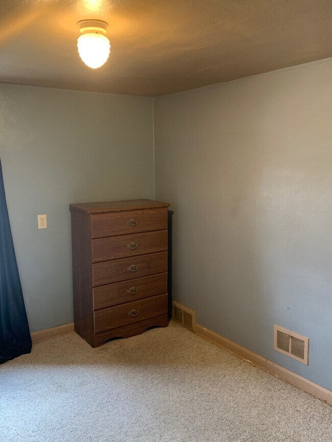 Building Photo - 407 N 12th St