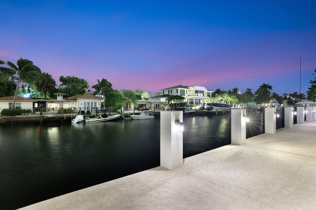 Building Photo - 400 Mola Ave