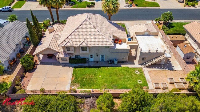 Building Photo - Spacious 6 Bedroom Home with a Balcony!