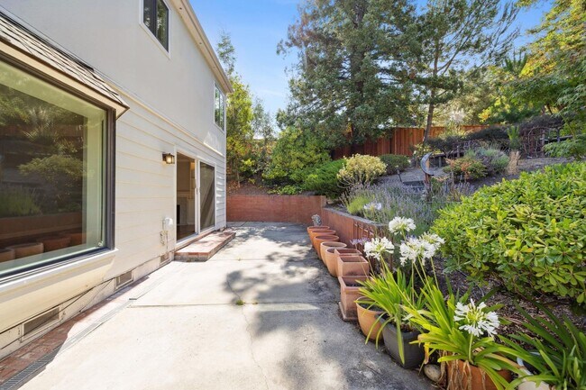Building Photo - Elegant Two-Story Home with Backyard Oasis...