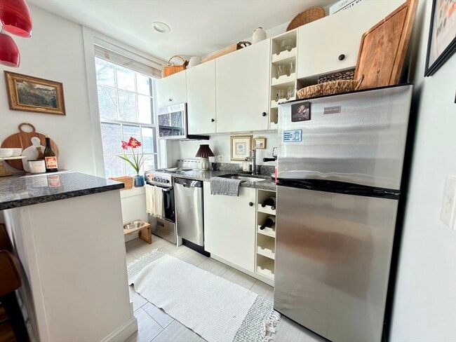 Building Photo - 62 Melrose St