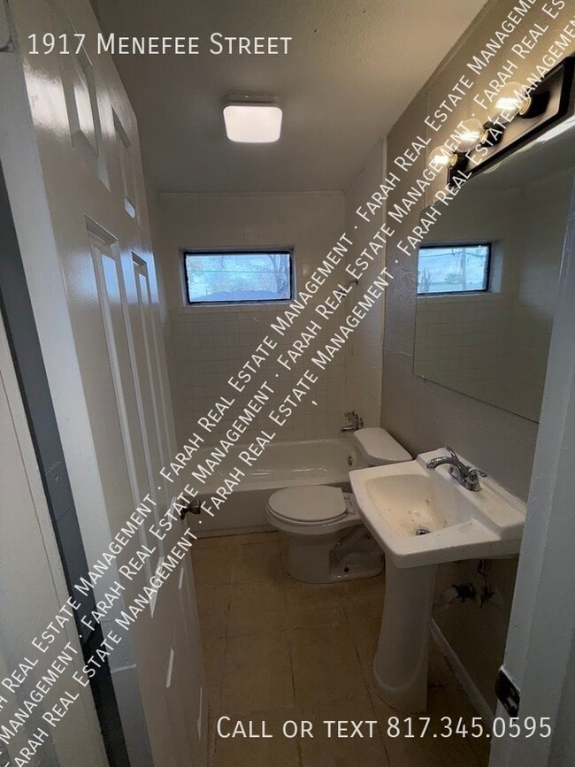 Building Photo - 1917 Menefee St