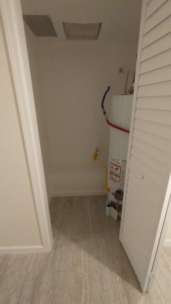 Building Photo - E 4th St
