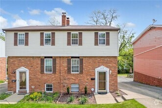 Building Photo - 2 bedroom 1.5 Bath townhome with 1 car gar...