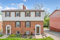 Building Photo - 2 bedroom 1.5 Bath townhome with 1 car gar...