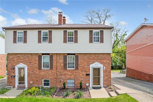 Primary Photo - 2 bedroom 1.5 Bath townhome with 1 car gar...